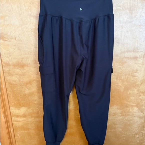 Old Navy Active Powersoft Jogger in Black - Picture 2 of 5